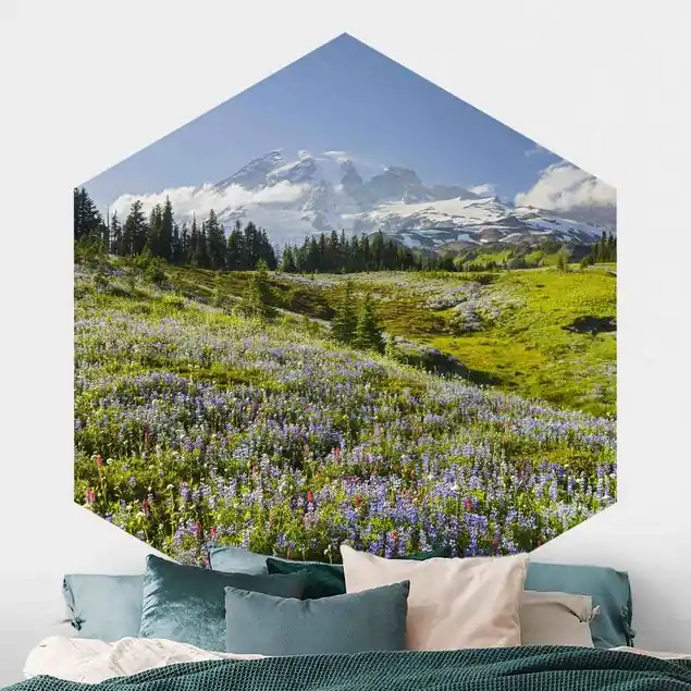 Abverkauf Bergwiese mit roten Blumen vor Mt. Rainier Hexagon Fototapete