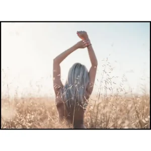 Young Woman In Wheatfield Poster Versand Am Gleichen Tag