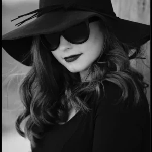 Girl With Hat And Sun Glasses Poster Finale Aktion