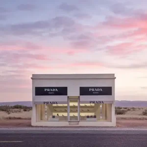 Prada Marfa 8:36PM Nur Für Kurze Zeit