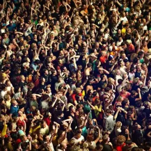 Neu Crowd II