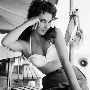 Nur Heute Elizabeth Taylor III by Frank Worth