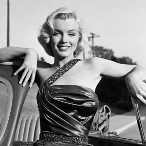 Marylin on "How to Marry a Millionaire" II by Frank Worth Must-Have