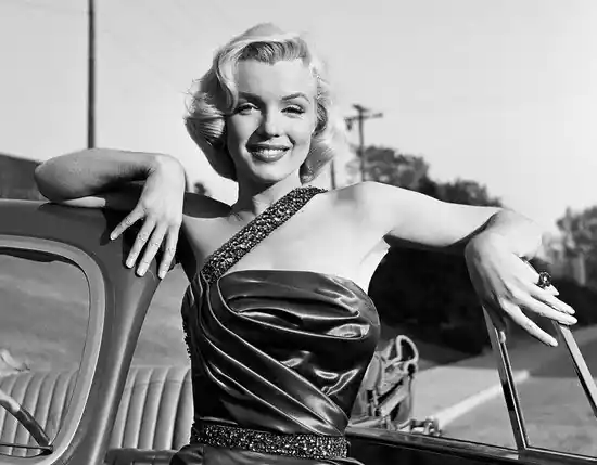 Marylin on "How to Marry a Millionaire" II by Frank Worth Must-Have