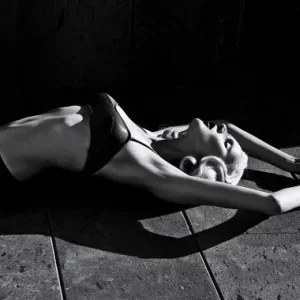 Bathing in the shadows Kostenfreie Lieferung
