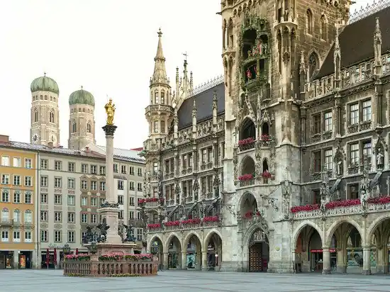 Marienplatz, München Kostenfreie Lieferung