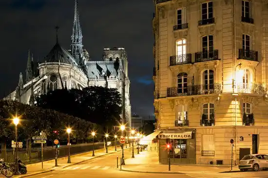 Notre-Dame de Paris Online Kaufen