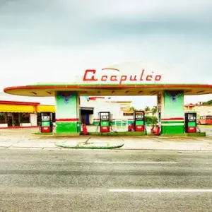 Bestseller Acapulco Gas Station