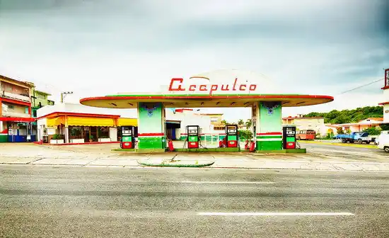 Bestseller Acapulco Gas Station