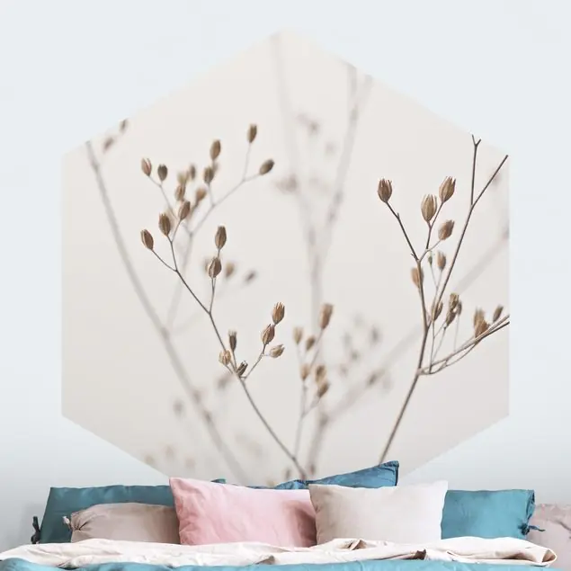 Zarte Knospen am Wildblumenzweig Neu